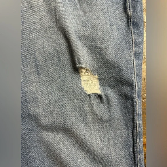 Old Navy high rise CURVY straight Medium Wash Distressed Jeans - Picture 10 of 11